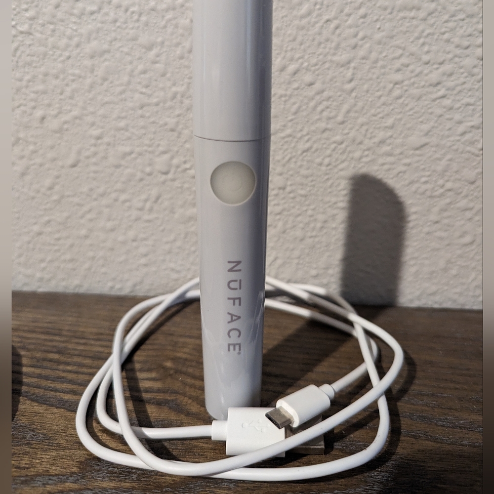 Nuface Fix line smoothing device